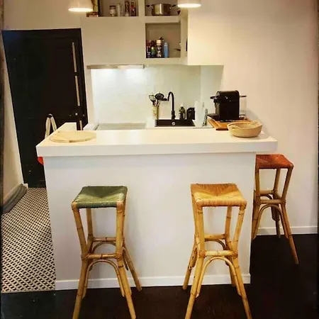 Typical Parisian Stylish One Bedroom * パリ