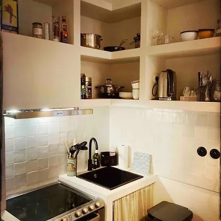 Typical Parisian Stylish One Bedroom アパート