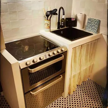 アパート Typical Parisian Stylish One Bedroom パリ