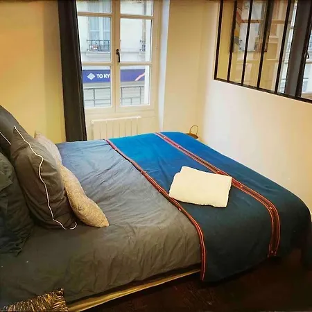 Typical Parisian Stylish One Bedroom * パリ