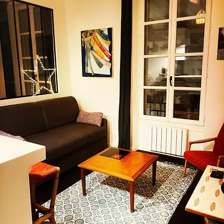 Typical Parisian Stylish One Bedroom * パリ